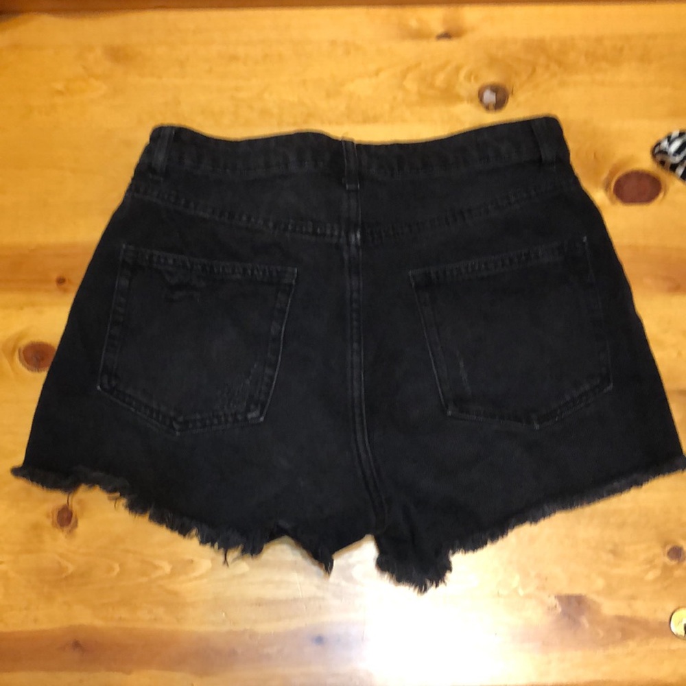 Shorts - Picture 2 of 6